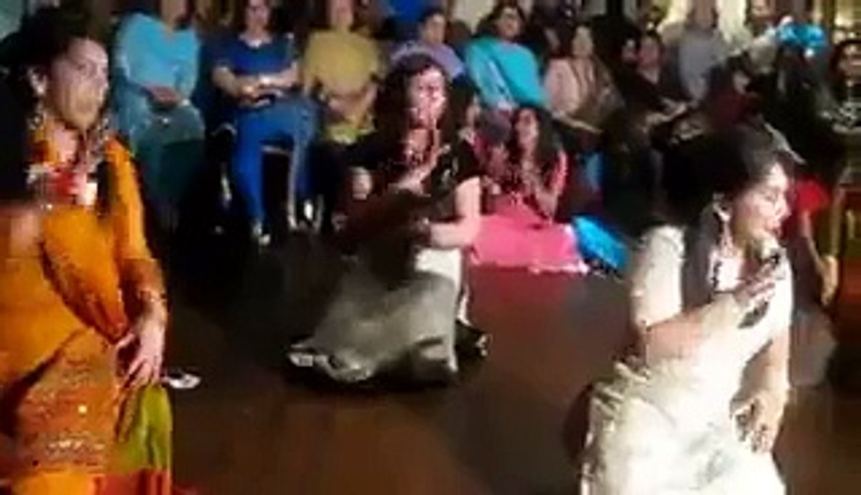 Karachi Girls Dance In Wedding
