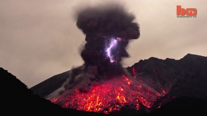 Amazing Footage Of Volcanic Lightning
