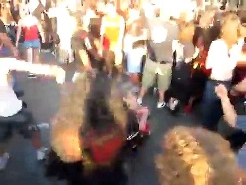 Un jeune tétraplégique dans le mosh pit en plein concert de Cannibal Corpse