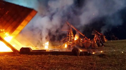 Les armes de guerre de la série Marco Polo testés en vrai : trébuchets géants!