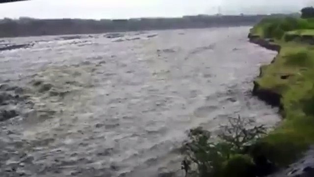 Tempête Haliba : les flots de la Rivière des Galets
