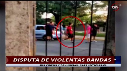 Vecinos grabaron impactante pelea callejera entre bandas rivales a plena luz del día