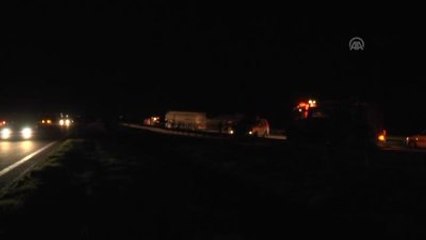 İki Tır ile Bir Akaryakıt Tankeri Çarpıştı: 2 Yaralı