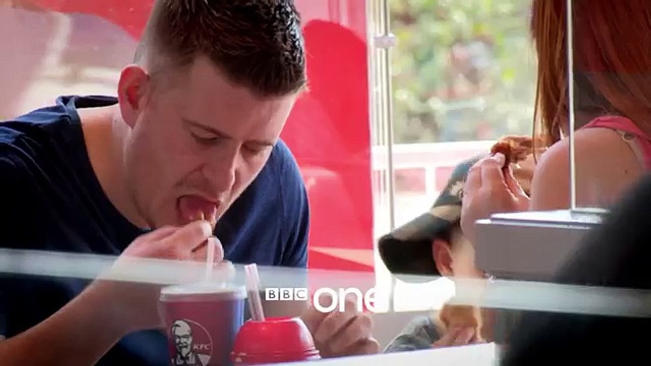 Documental muestra cómo son criados los pollos del KFC