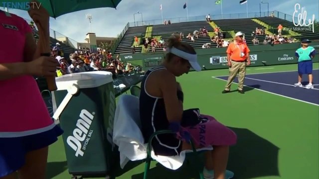 Indian Wells: Tenista Timea Bacsinszky sorprendió cambiándese de vestido en cancha de juego (VIDEO)