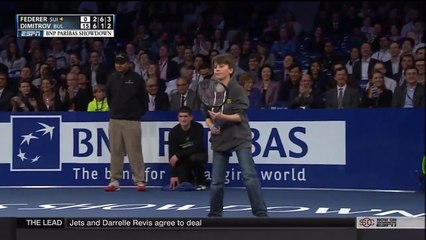 Kid Hits Amazing Lob Against Roger Federer