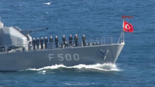 6- Şehitler Abidesi'ndeki Törende Başbakan Davutoğlu Konuştuktan Sonra Savaş Gemileri Geçit Töreni...