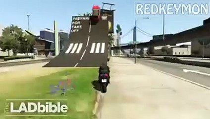 GTA V  cascade avec une moto atterir sur un avion