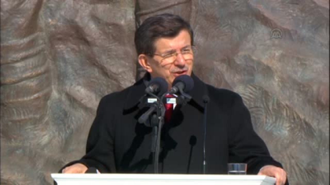 Davutoğlu: "Terör Unsurları Çanakkale'ye Gelip Bir İnsanlık Dersi Almalılar"