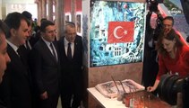 Bakan Çelik Rusya turizm fuarında Türk standını gezdi