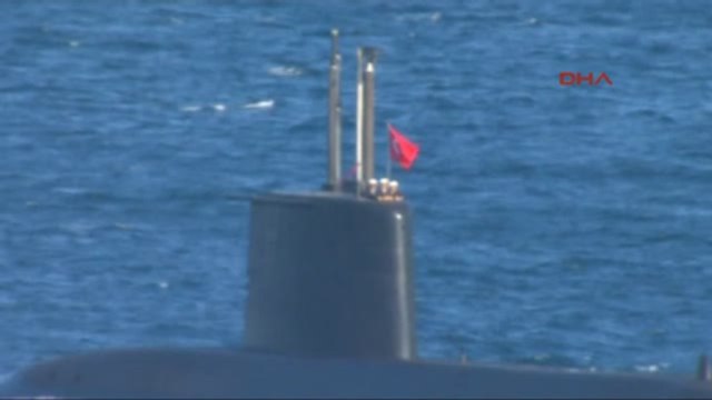 7- Şehitler Abidesi'ndeki Törende Başbakan Davutoğlu Konuştuktan Sonra Savaş Gemileri Geçit Töreni...