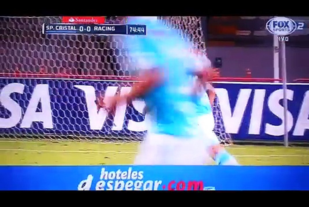 Sporting Cristal vs. Racing: grosero error de Renzo Revoredo y penal y gol de Racing (VIDEO)