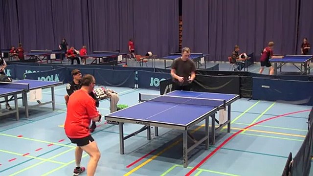 Coup incroyable pendant un match de ping-pong