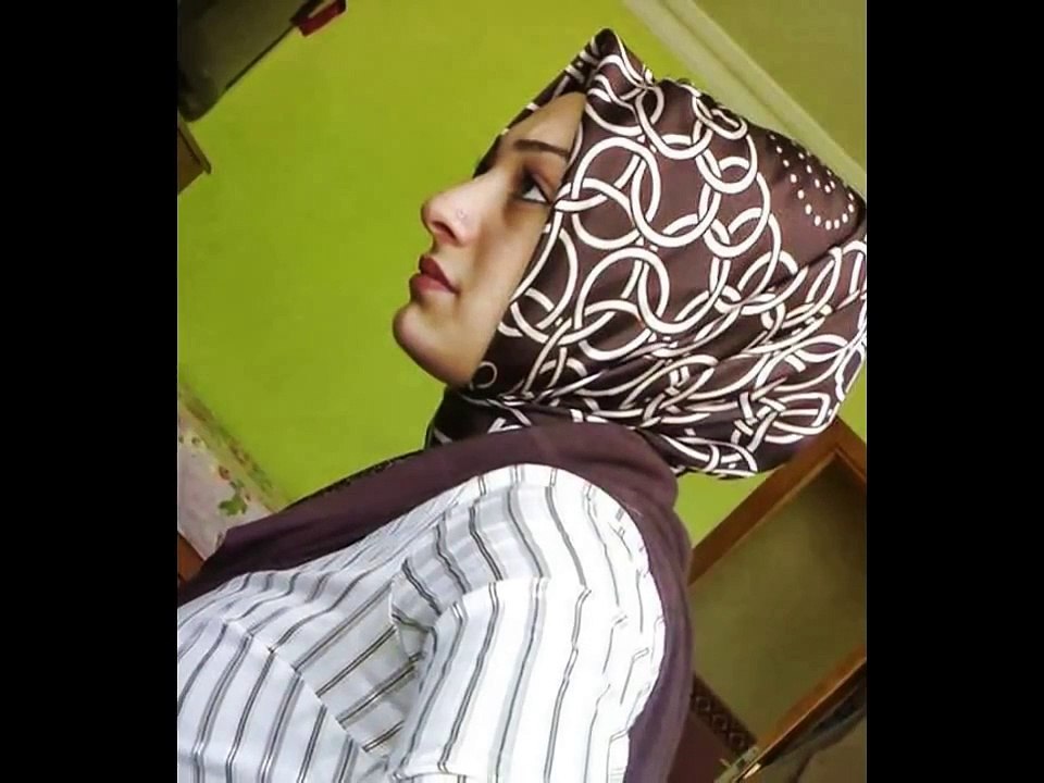 Neelum Munir Home made Video Leaked