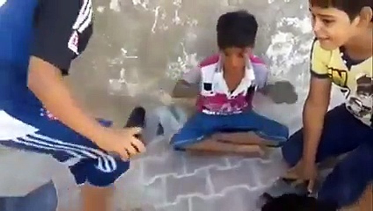 ان کے کام چیک کرو یار ..حد ہوگئی ہے