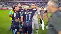 El festejo de los jugadores de Racing luego de ganar en Perú