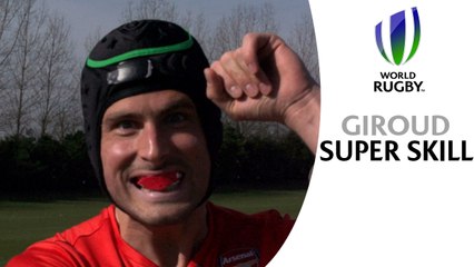 Giroud keepy uppy skills with a rugby ball