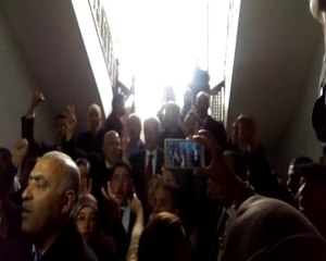 Des députés tunisiens entonnent l'hymne national