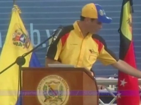 Capriles: Una persona no se hace poderosa con un arma sino por su educación