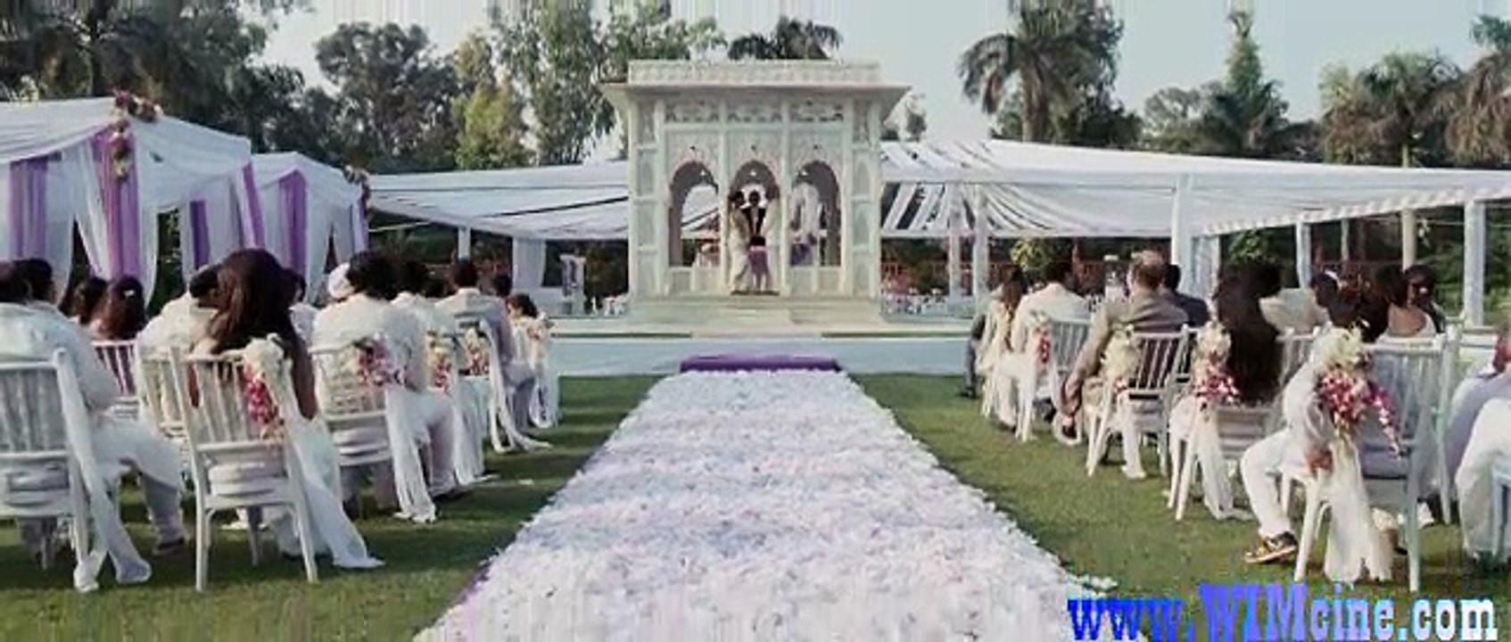 Aisha (2010)_clip1