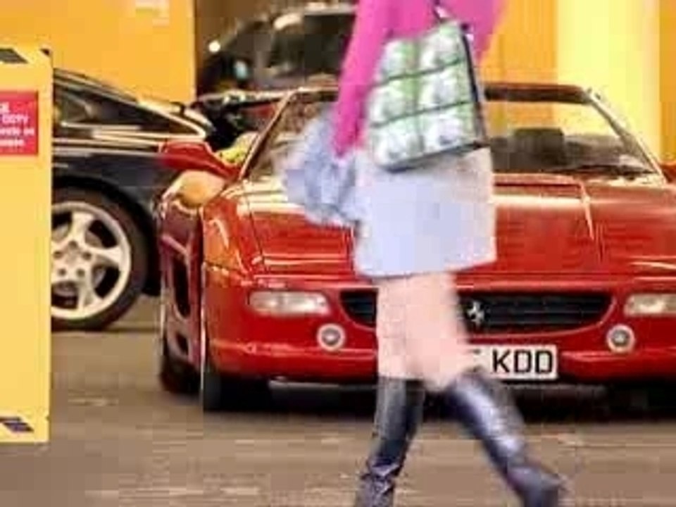 T'as vu ma Ferrari rouge?