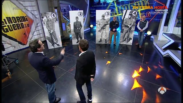 José Bono reconoce a soldados reservistas por sus fotos antiguas - El Hormiguero 3.0