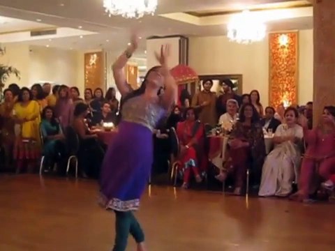 Desi Wedding Dance - Mehndi Hy Lagne Wali
