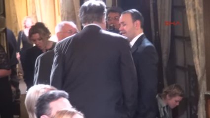 Paris Büyükelçiliğinde Atıl Kutoğlu Defilesi