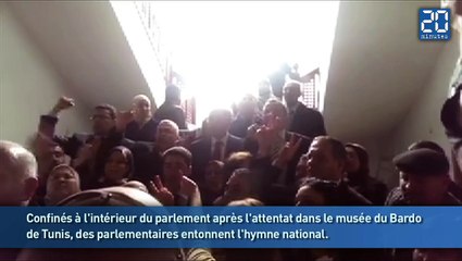 Des parlementaires tunisiens entonnent l'hymne national