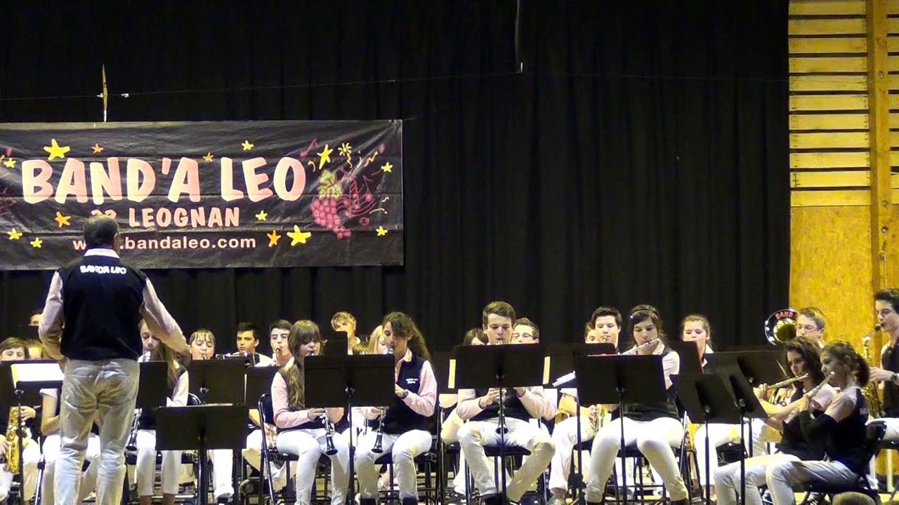 Les enfants du Pirée par la BAND'A LEO Junior