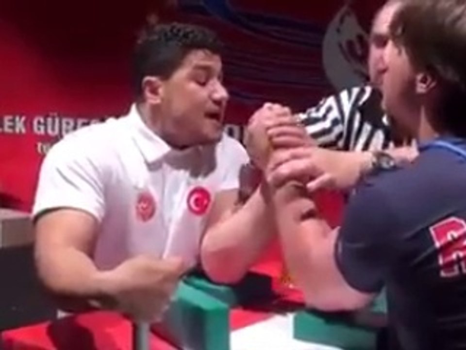 Türk'ün bilek güreşiyle imtihanı