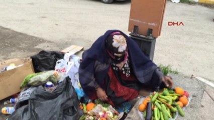 Aksaray Çöpten Sezbe ve Meyve Toplayan Anne Toplamasam Çocuğum Açlıktan Ölecek
