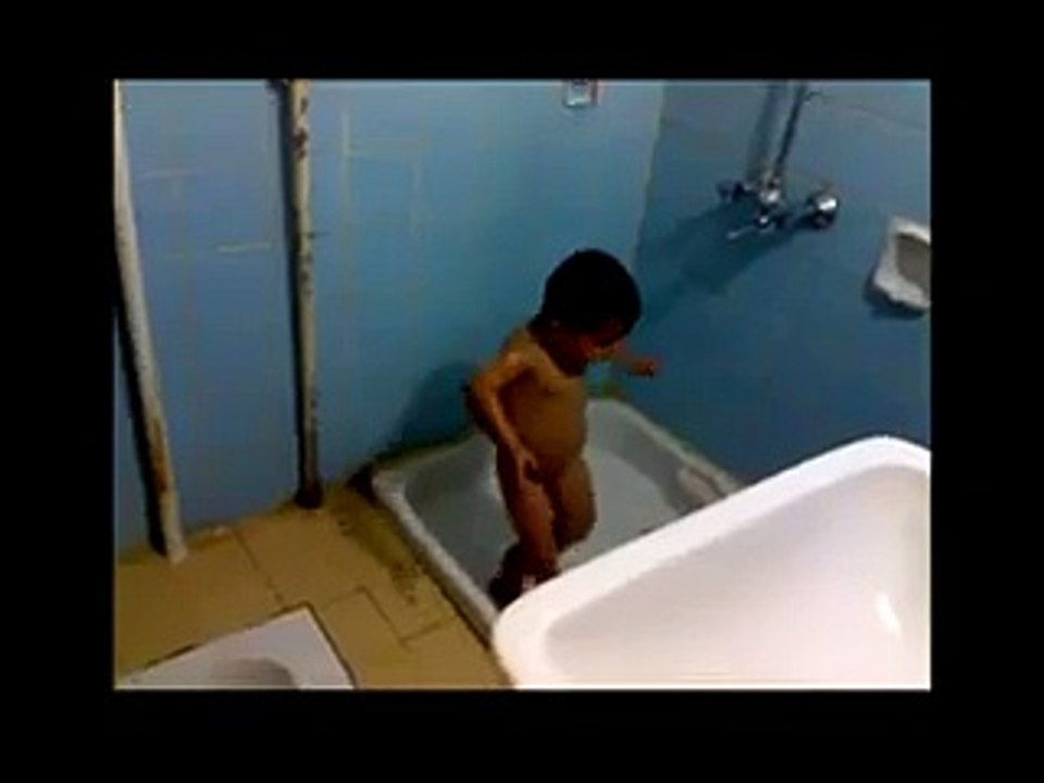 Baby Dance While Baby Taking Bathing