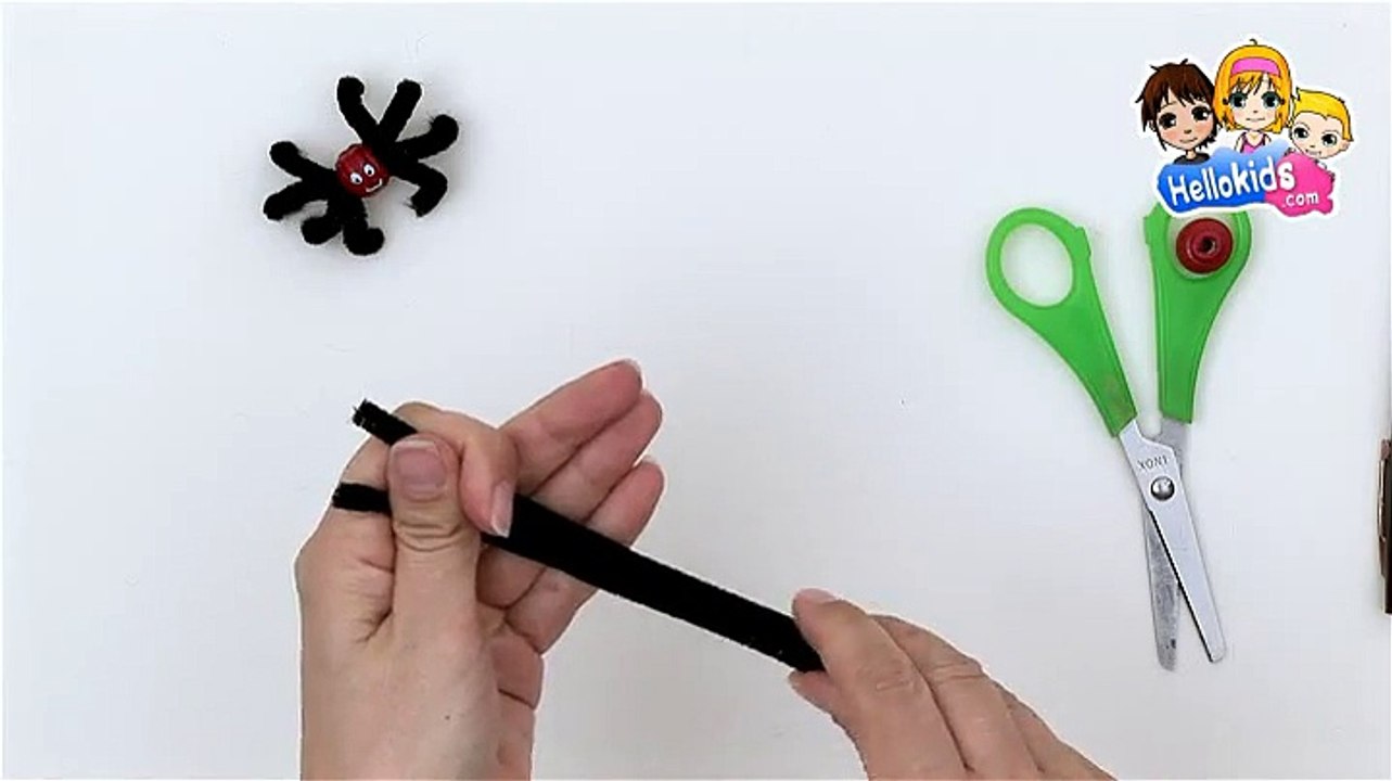 Spider with pipe cleaners