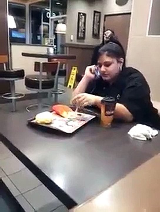 Girl Scared In Restro While Talking on Call