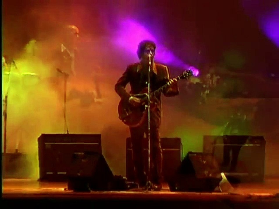 Soda Stereo - Tratame Suavemente (En Vivo)