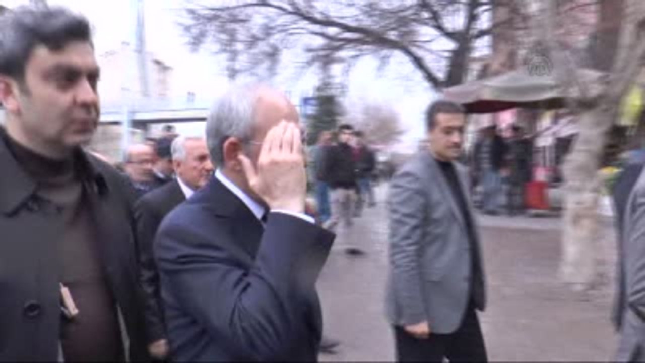 Kılıçdaroğlu, Çayevinde Vatandaşlarla Sohbet Etti