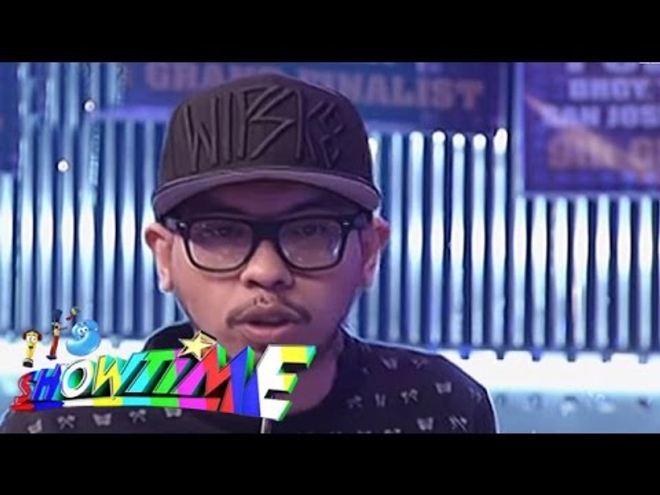 Loonie performs a rap song on It's Showtime