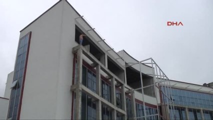 Trabzon Parasını Alamadı, Soyunup Çalıştığı Hastane İnşaatına Çıktı