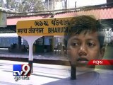 13-year-old boy found abandoned at bharuch railway station - Tv9 Gujarati