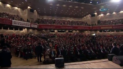 "Umudunu kaosa, kargaşaya, teröre bağlayanlar var"