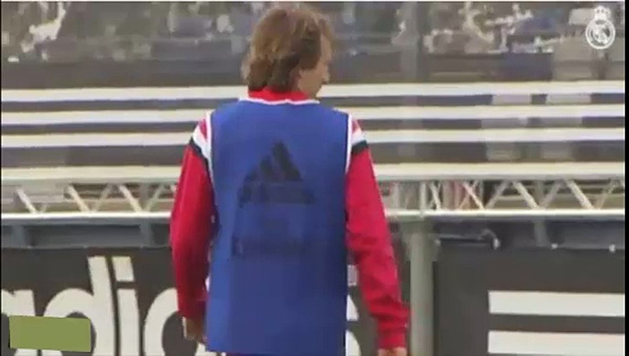 Golazo de Modric a Casillas Luka Modric great goal Casillas Training Real Madrid