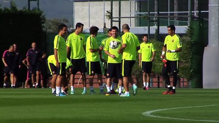 Busquets entrena y apunta al Clásico