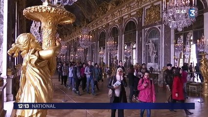 Les perches à "selfie" interdites dans certains musées