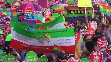 تفرجوا في فضايح  تركيا تحتضن أكبر احتفال فى العالم ....للشواذ جنسيا ....