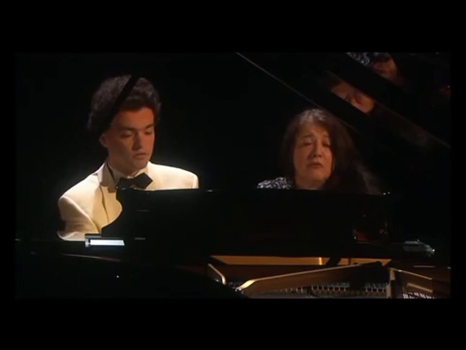 W. A. Mozart: Sonate C-Dur KV 521 für Klavier zu vier Händen (M. Argerich, J. Kissin, HD)