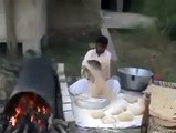 Amazing  Cooking Style of Pakistani Man..Lol