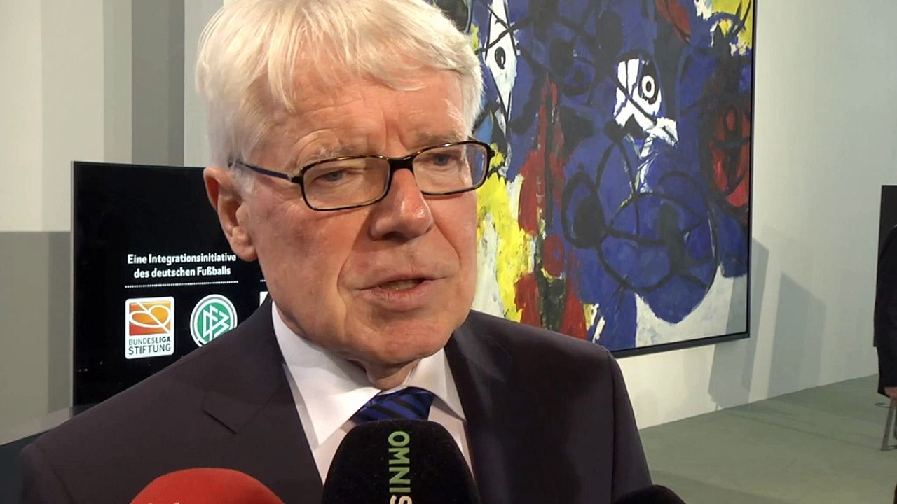 Rauball: 'Fußball muss Farbe bekennen'