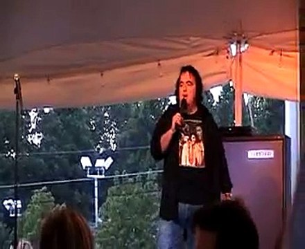 Bryan Clark sings Can't Help Falling In Love at Elvis Week 2004 (video)
