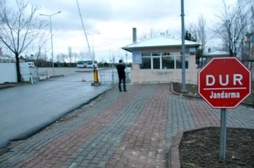 Cezaevi Ziyaretine Gelen Eşinin Boğazını Kesip Öldürdü